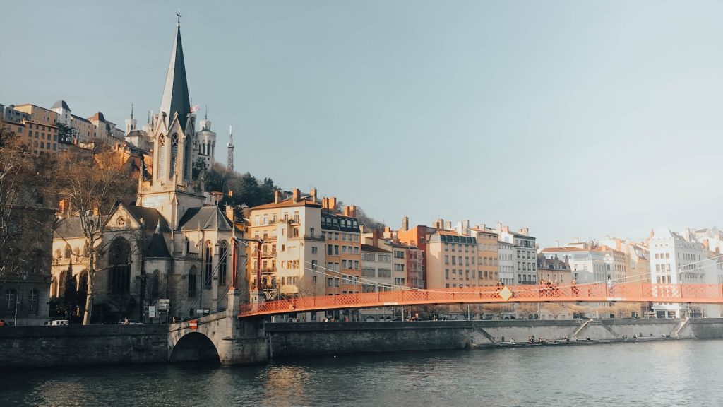 Découverte de Lyon, France, depuis le fleuve