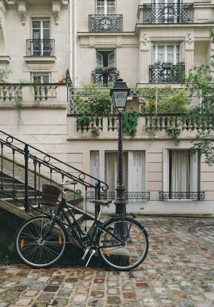 Un vélo à Montmartre à Paris
