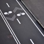Pistes cyclables au sol sur la chaussée