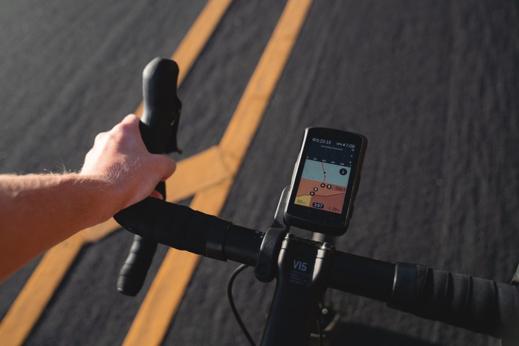 GPS pour vélo sur guide de vélo de course