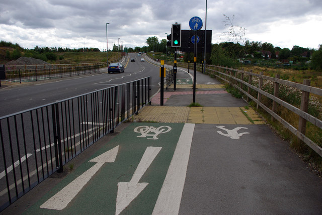 Piste cyclable sur le coté de la rue